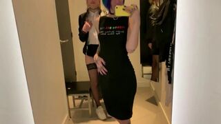 T-gal has fun with her girlfriend in the changing guest room